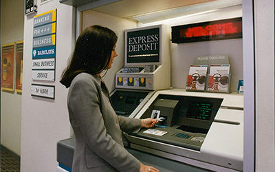 <b>银行场外自动柜员机ATM和CCTV连接的4G蜂窝工业双SIM卡GPRS路由器</b>