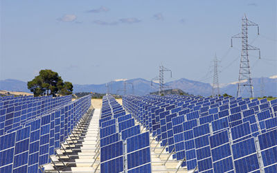 物联网广域网4G5G网络能源中的太阳能发电场电池