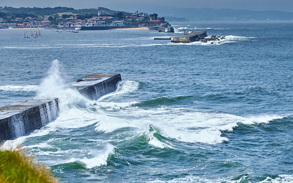 太阳能水文站测量沿海地区的波浪冲击压力